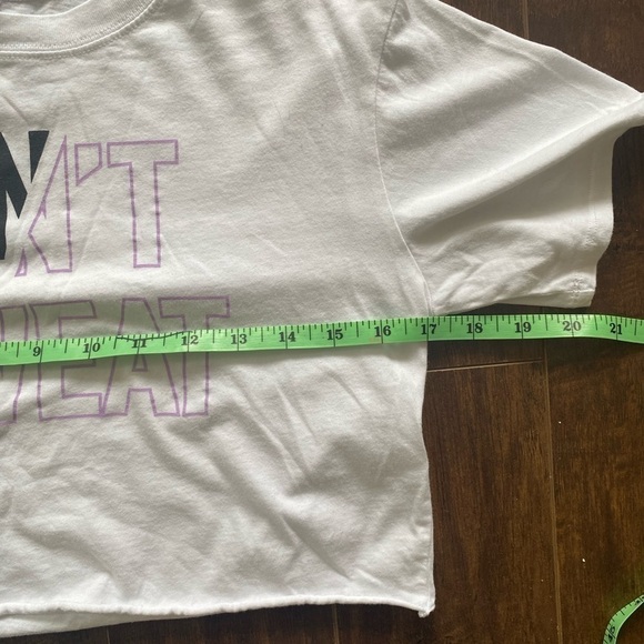 Garage White Cropped Graphic Tee “Don’t Sweat It” Size XS - Picture 7 of 9